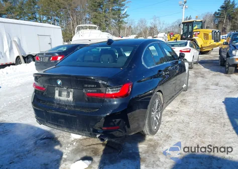 2021 BMW 330I xDrive z USA, uszkodzony, nr VIN 3MW5R7J04M8B88548
